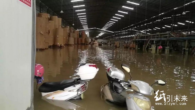 印刷車間漏水，幾千萬的印刷機“淋雨”